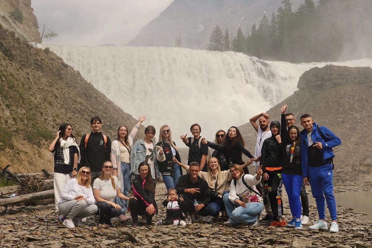 Top Choice Tours group in the Canadian Rockies — photo 1