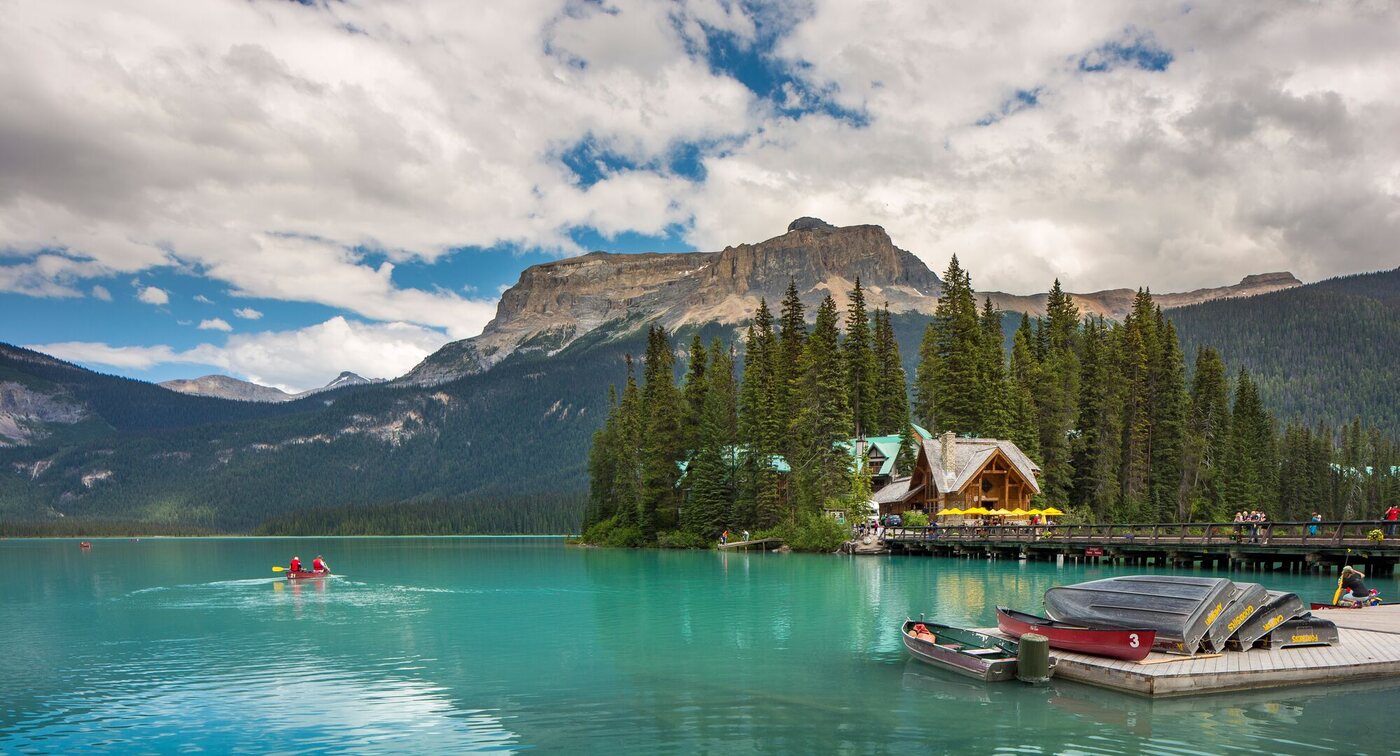 Emerald Lake Lodge and canoes on Emerald Lake